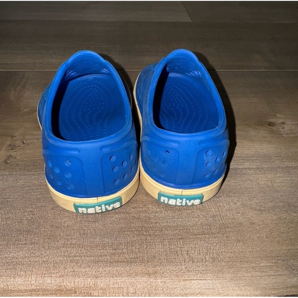 Native Kids Victoria Blue Shell White Slip on Shoes - Picture 3 of 5